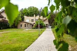 будинок за адресою Дніпровська