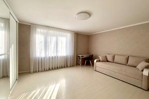 квартира за адресою Першотравнева, 57-а
