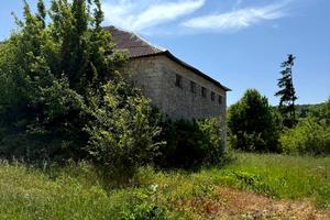 комерційна за адресою Молодіжна, 1