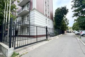 комерційна за адресою Григорія Кочура вул. (Олександра Пироговського), 19/8