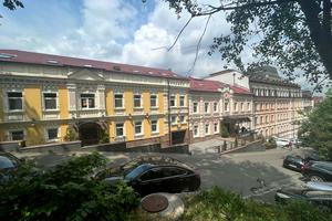 комерційна за адресою Ігорівська вул., 1/8