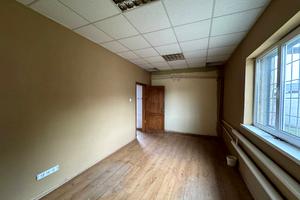 комерційна за адресою Нововокзальна, 1
