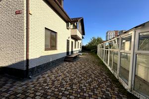 комерційна за адресою Агатангела Кримського вул., 5
