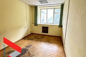 комерційна за адресою Кловський узвіз, 18