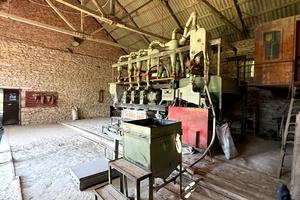 комерційна за адресою Молодіжна, 1