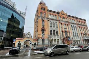 комерційна за адресою Володимирська вул., 10