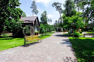 коммерческая по адресу київська, 1