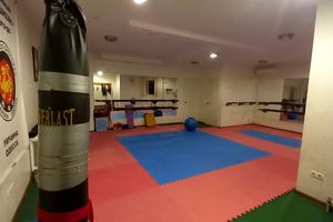 комерційна за адресою Паркова вул., 77