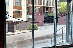 комерційна за адресою Лук'янівська вул., 22