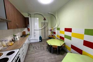 комерційна за адресою Дніпровська набережна вул., 25