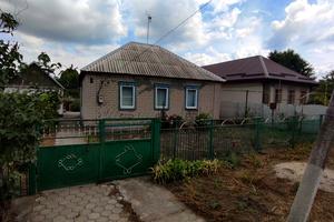 будинок за адресою смт. Яворницьке (Іларіонове), Чарівна