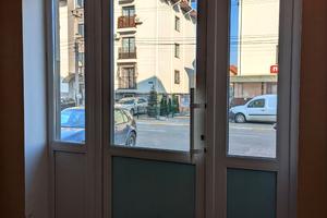 комерційна за адресою Прорізна вул., 13