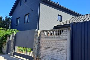 будинок за адресою Карнавальна вул., 98