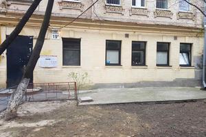 комерційна за адресою Басейна вул., 19/1д