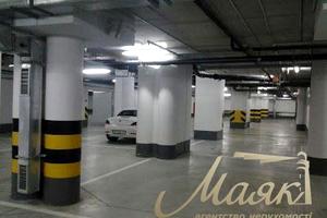 паркомісце за адресою Андрія Верхогляда вул. (Михайла Драгомирова), 19-А
