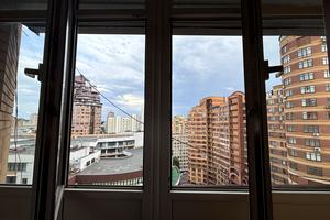 комерційна за адресою Євгена Коновальця вул. (Щорса), 32-Б