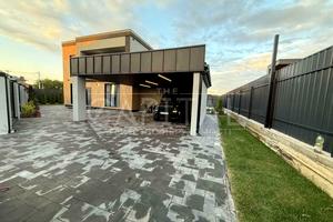 будинок за адресою с. Вишеньки, Виноградна