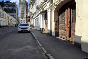 коммерческая по адресу Короленко пер., 1