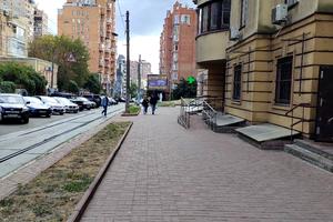 комерційна за адресою Дмитрівська вул., 69