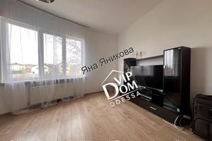 будинок за адресою Небесної Сотні просп. (Маршала Жукова)