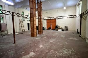 комерційна за адресою Героїв Десантників вул., 15