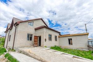 будинок за адресою с. Розсошенці, В'язовченка вул., 32