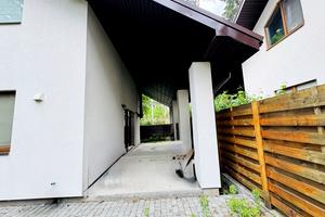 будинок за адресою Володимира Івасюка вул. (Грибоєдова)
