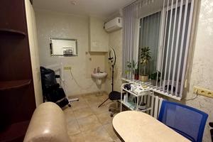 комерційна за адресою Паркова вул., 77