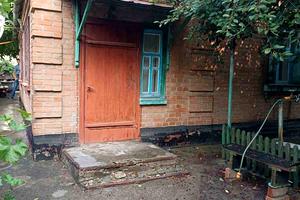 будинок за адресою Любомира Гузара вул. (Комарова), 1