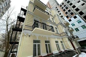 комерційна за адресою Дмитрівська вул., 44б