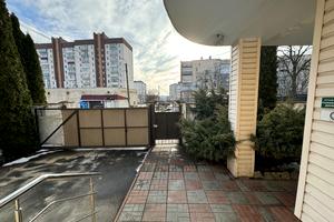 комерційна за адресою Верхня Берегова вул., 9