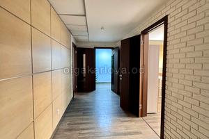 комерційна за адресою Зоопаркова вул., 1