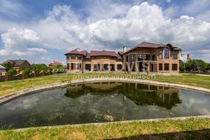 комерційна за адресою Каштанова вул., 7