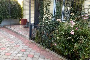 комерційна за адресою Соборності вул., 142