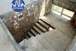 комерційна за адресою Комунальників вул., 2