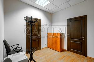 комерційна за адресою Оболонська вул., 21