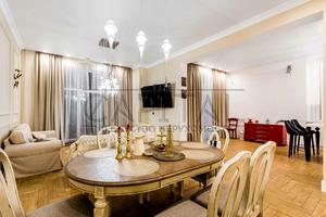 будинок за адресою Центральна вул., 9Б