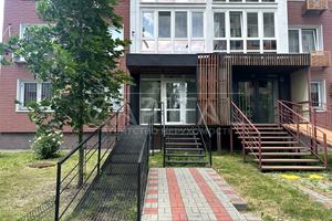 комерційна за адресою Софії Русової вул., 7