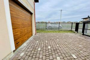 будинок за адресою Бандери