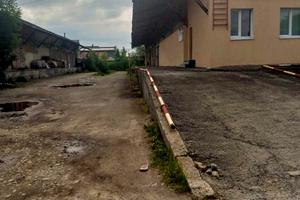комерційна за адресою Польова вул., 8