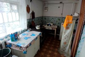 будинок за адресою смт. Яворницьке (Іларіонове), Чарівна