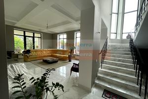 будинок за адресою Богатирська вул., 30 Б
