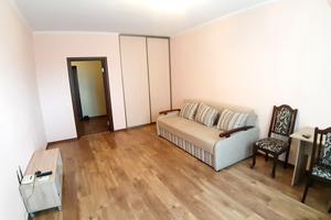 квартира за адресою Сім'ї Кульженків вул. (Петра Дегтяренка), 33