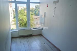 комерційна за адресою Кловський узвіз, 7а