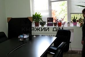 комерційна за адресою Малоземельна, 5