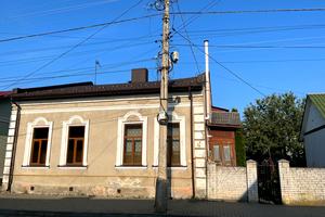 будинок за адресою Героїв України вул.