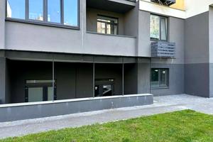комерційна за адресою Набережна вул., 8д