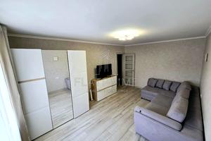 квартира за адресою В'ячеслава Чорновола вул., 8