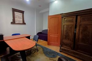 комерційна за адресою Головна вул., 101
