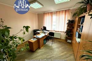 комерційна за адресою Чернівці, Нижньобазарна пл., 4-А